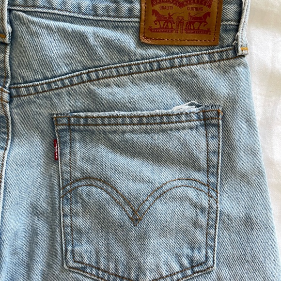 Levi’s 501 Jeans (Aritzia) in size 28 - Picture 3 of 4